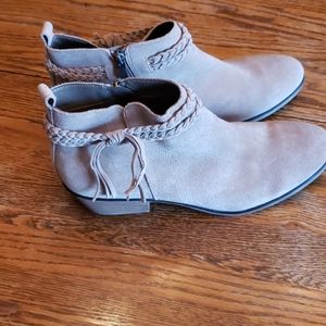 Nwot size 12 suede booties.
